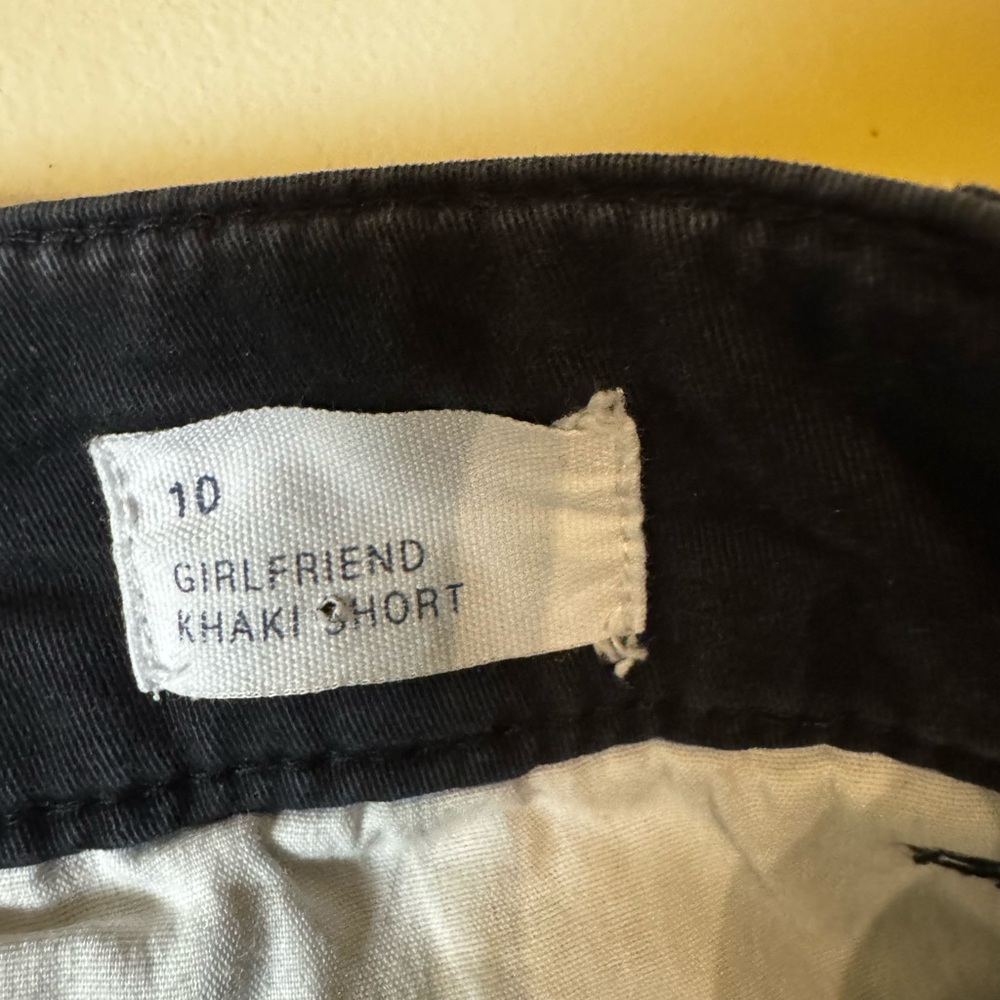GAP Girlfriend Khaki Women's Black Shorts sz10
EUC - Picture 4 of 7